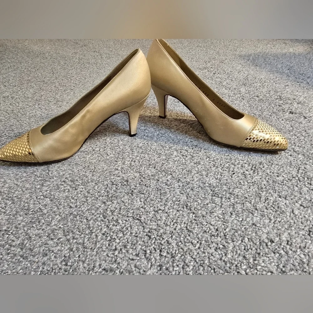 St John Made In Italy Gold Satin Sequin Toe Cap Pumps Size 7
